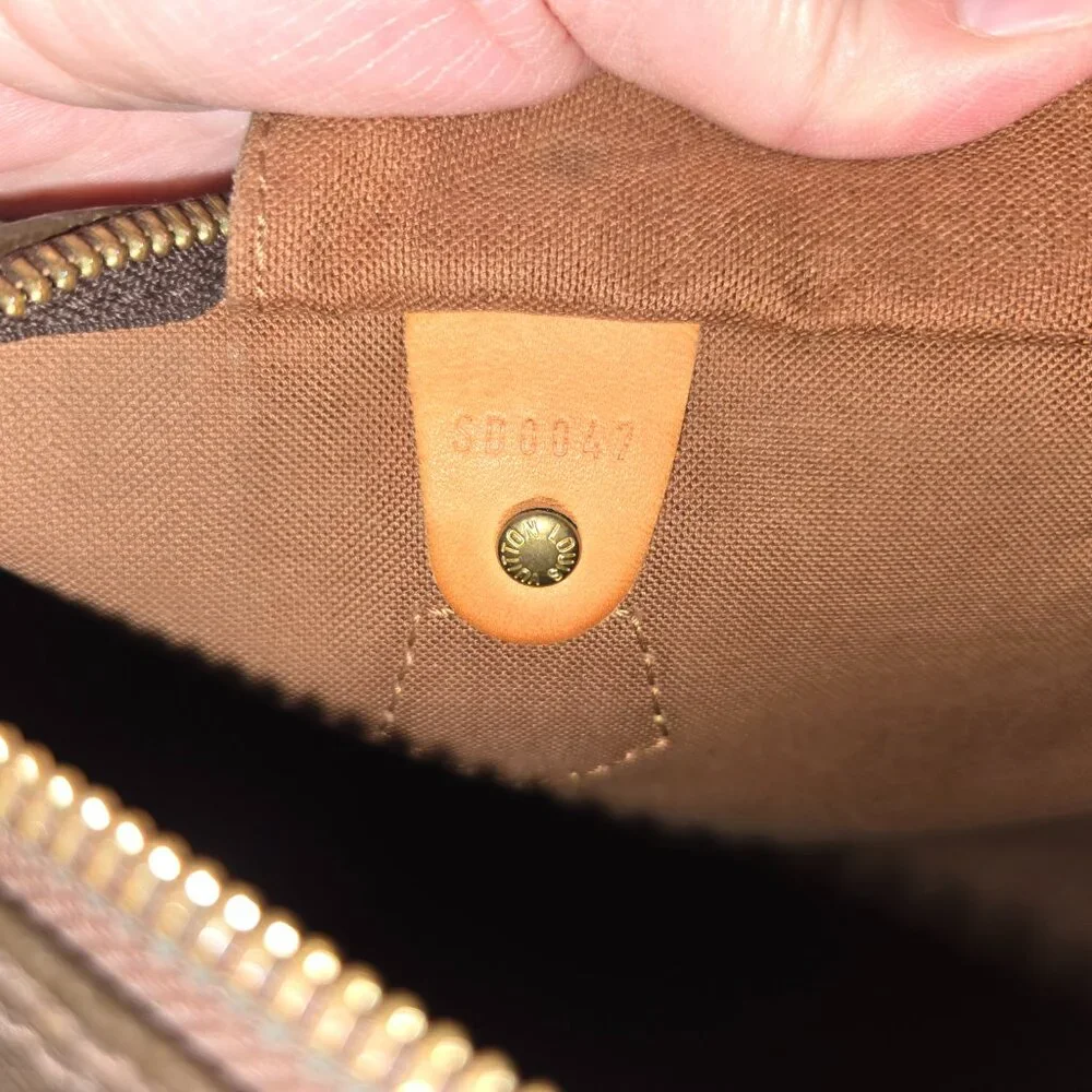 ✨ Authentic LV Monogram Speedy 30 - Iconic Classic! ✨ - Picture 10 of 11